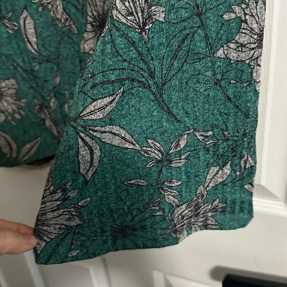 NWT Style & Co Green Floral  Tie-Front Lantern Sleeve Ribbed Top - Picture 5 of 7